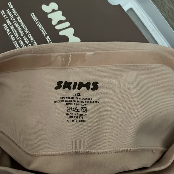 SKIMS Core Control Solutionwear (L/XL - fits like a Small) - Picture 5 of 5